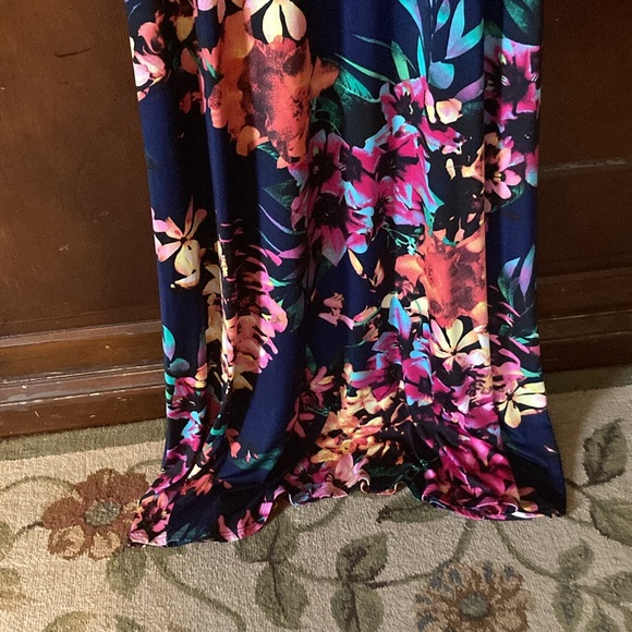 Dress - Picture 4 of 10